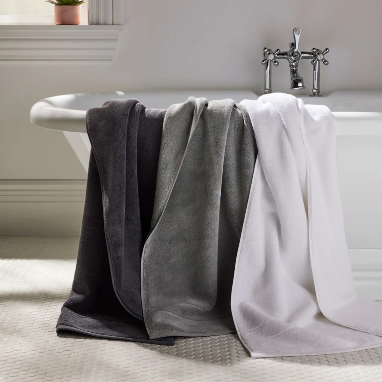 BKL_22-03_Q2EvergreenBathroomRefresh_Lifestyle_Look14_0571x_399348ea-95cc-4763-a1c4-bc85e09f3180_768x.progressive